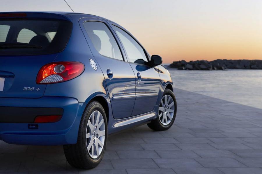  Peugeot 206 Plus 2009 года  (фото 8 из 49)